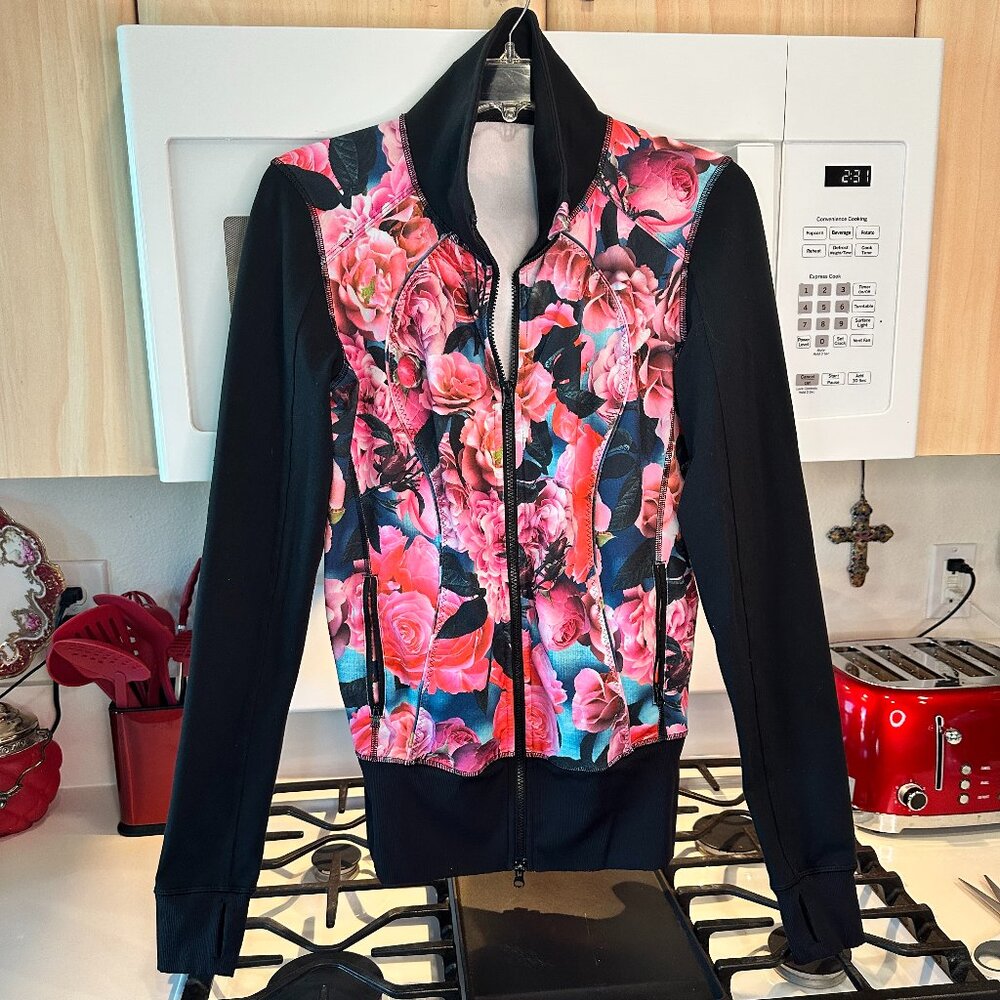 Lululemon size L Roses jacket mint !